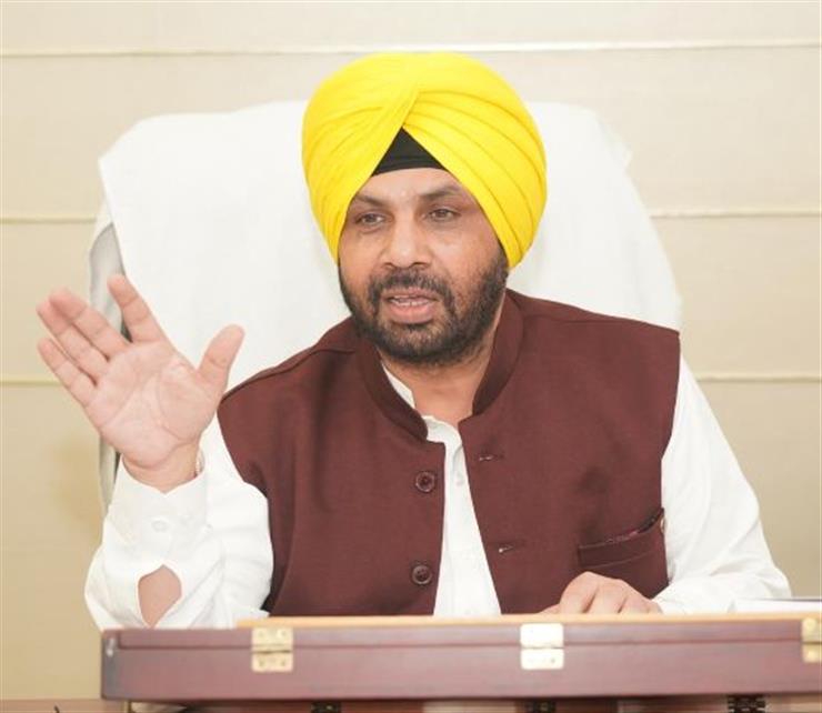 à¨¹à¨°à¨­à¨œà¨¨ à¨¸à¨¿à©°à¨˜ à¨ˆ à¨Ÿà©€ à¨“ à¨¨à©‡ 44 à¨¬à©±à¨šà¨¿à¨†à¨‚ à¨¨à©‚à©° à¨ªà©à¨°à¨¤à©€ à¨®à¨¹à©€à¨¨à¨¾ 4 à¨¹à¨œà¨¼à¨¾à¨° à¨°à©à¨ªà¨ à¨¦à©€ à¨¸à¨¹à¨¾à¨‡à¨¤à¨¾ à¨¦à©‡ à¨šà©ˆà©±à¨• à¨µà©°à¨¡à©‡