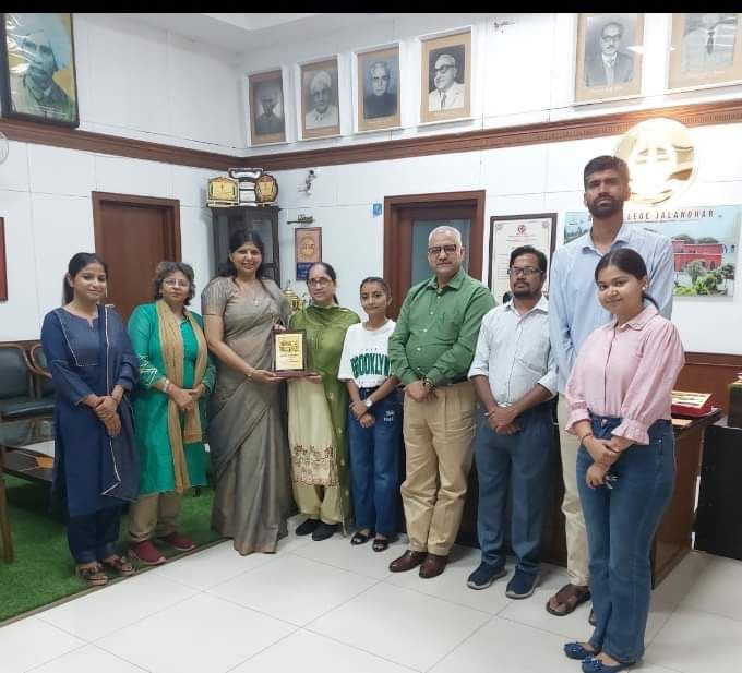 à¤¡à¥€à¤à¤µà¥€ à¤•à¥‰à¤²à¥‡à¤œ à¤œà¤¾à¤²à¤‚à¤§à¤° à¤•à¥‡ à¤›à¤¾à¤¤à¥à¤°à¥‹à¤‚ à¤¨à¥‡ à¤µà¤¿à¤¶à¥à¤µà¤µà¤¿à¤¦à¥à¤¯à¤¾à¤²à¤¯ à¤®à¥‡à¤°à¤¿à¤Ÿ à¤¸à¥‚à¤šà¥€ à¤®à¥‡à¤‚ à¤ªà¥à¤°à¤¥à¤® à¤¦à¥à¤µà¤¿à¤¤à¥€à¤¯ à¤µ à¤¤à¥ƒà¤¤à¥€à¤¯ à¤¸à¥à¤¥à¤¾à¤¨ à¤ªà¥à¤°à¤¾à¤ªà¥à¤¤ à¤•à¤¿à¤¯à¤¾