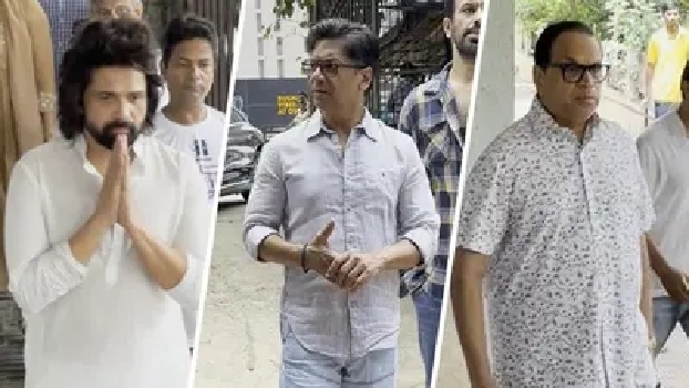 Himesh reshammiya friends and colleagues attend the funeral of his father vipin reshammiya