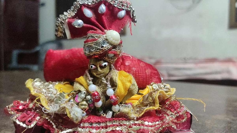 What to do with laddu gopal old clothes? Know how to use them correctly, avoid these mistakes