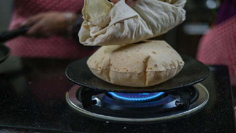 Keep these important vastu rules in mind while keeping a tawa in the kitchen, otherwise it can cause damage