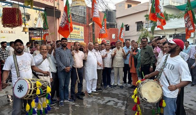 à¤¹à¤°à¤¿à¤¯à¤¾à¤£à¤¾ à¤«à¤¤à¥‡à¤¹ à¤ªà¤° à¤œà¤¾à¤²à¤‚à¤§à¤° à¤­à¤¾à¤œà¤ªà¤¾ à¤¨à¥‡ à¤ªà¤Ÿà¤¾à¤•à¥‡ à¤«à¥‹à¤¡à¤¼ à¤²à¤¡à¥à¤¡à¥‚ à¤”à¤° à¤œà¤²à¥‡à¤¬à¤¿à¤¯à¤¾à¤‚ à¤¬à¤¾à¤‚à¤Ÿ à¤œà¤¶à¥à¤¨ à¤®à¤¨à¤¾à¤¯à¤¾