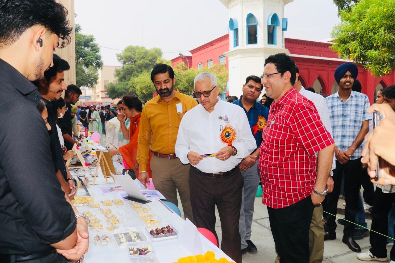 à¤¡à¥€à¤à¤µà¥€ à¤•à¥‰à¤²à¥‡à¤œ à¤œà¤¾à¤²à¤‚à¤§à¤° à¤®à¥‡à¤‚ à¤¦à¤¿à¤µà¤¾à¤²à¥€ à¤®à¥‡à¤²à¤¾ 2.0 à¤•à¤¾ à¤†à¤¯à¥‹à¤œà¤¨ à¤•à¤¿à¤¯à¤¾ à¤—à¤¯à¤¾