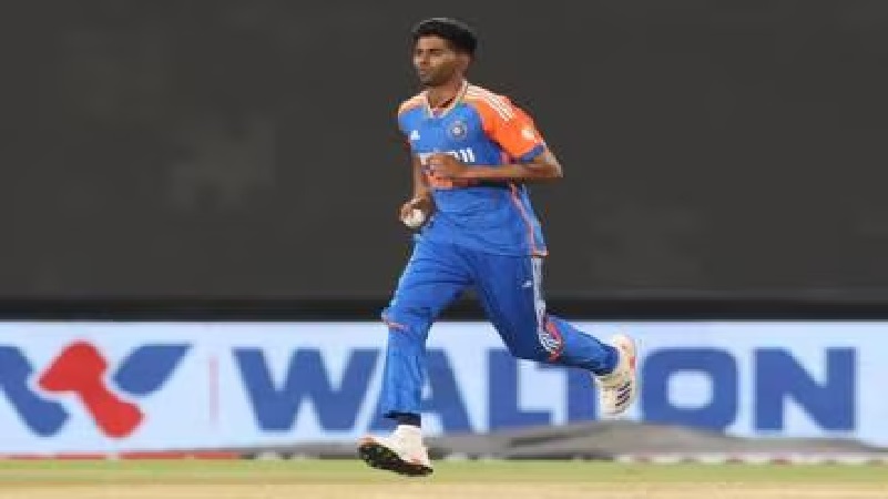 Mayank yadav lacked pace in t20 debut, Aakash chopra explains the possible reasons