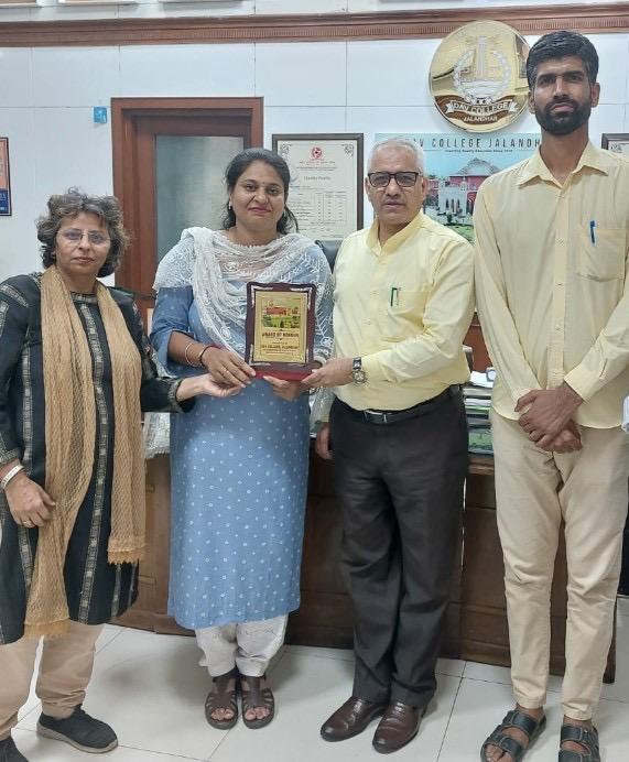 à¤¡à¥€à¤à¤µà¥€ à¤•à¥‰à¤²à¥‡à¤œ à¤œà¤¾à¤²à¤¨à¥à¤§à¤° à¤•à¥€ à¤›à¤¾à¤¤à¥à¤°à¥‹à¤‚ à¤¨à¥‡ à¤µà¤¿à¤¶à¥à¤µà¤µà¤¿à¤¦à¥à¤¯à¤¾à¤²à¤¯ à¤®à¥‡à¤°à¤¿à¤Ÿ à¤¸à¥‚à¤šà¥€ à¤®à¥‡à¤‚ à¤ªà¥à¤°à¤¥à¤® à¤µ à¤¦à¥à¤µà¤¿à¤¤à¥€à¤¯ à¤¸à¥à¤¥à¤¾à¤¨ à¤¹à¤¾à¤¸à¤¿à¤² à¤•à¤¿à¤¯à¤¾