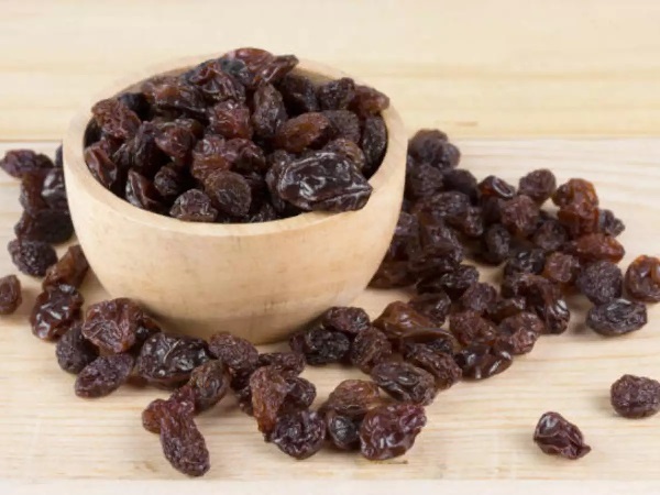 9 super health benefits of eating munakka in winter
