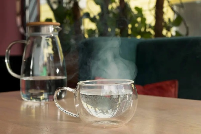Know about the health benefits of drinking hot water in the morning