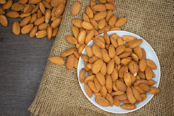 7 health benefits of eating soaked almonds first thing in the morning