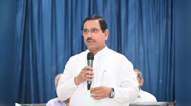 Union minister pralhad joshi attacks congress over shakti yojana