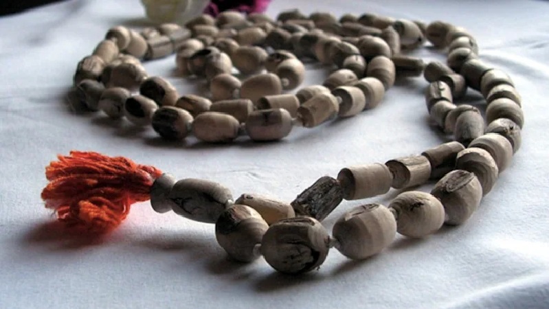 Know about the rules of wearing tulsi mala