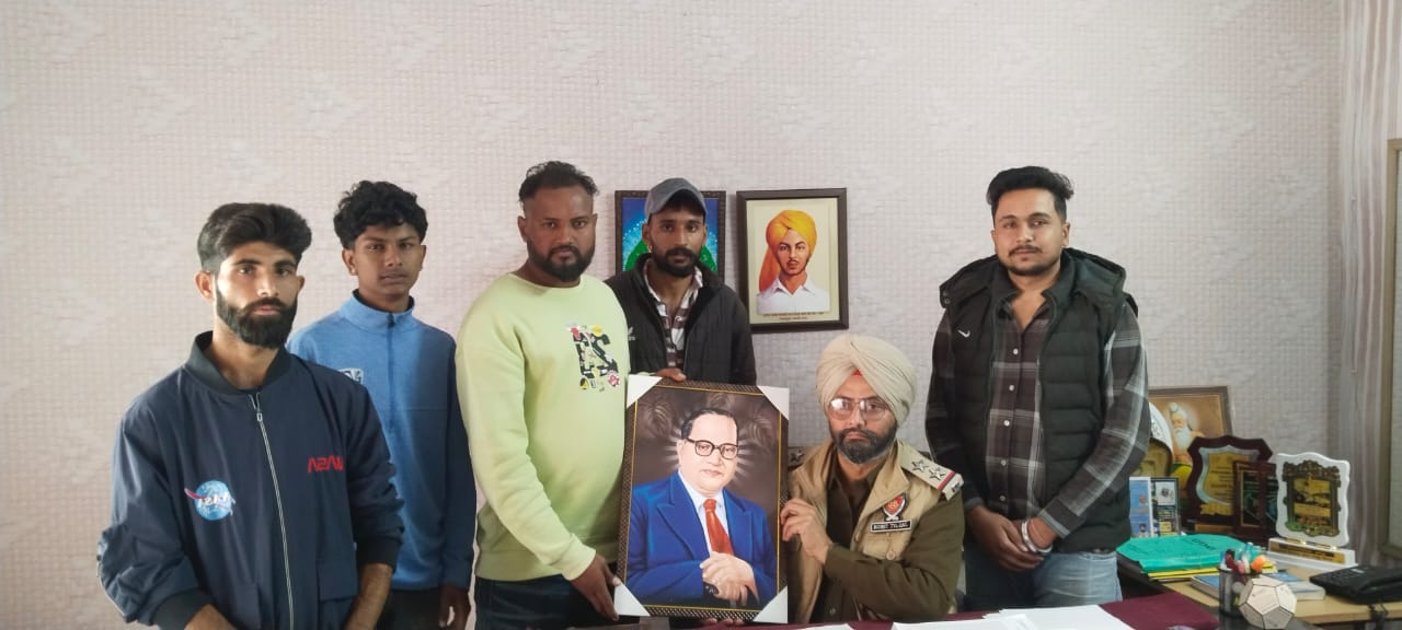 बेगमपुरा टाइगर फोर्स के पदाधिकारियों ने हरियाना पुलिस स्टेशन के एस.एच.ओ जगजीत सिंह को किया सम्मानित