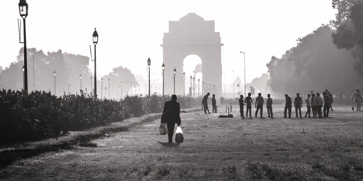 à¤¦à¤¿à¤²à¥à¤²à¥€ à¤®à¥‡à¤‚ à¤•à¤¡à¤¼à¤¾à¤•à¥‡ à¤•à¥€ à¤ à¤‚à¤¡: à¤¤à¤¾à¤ªà¤®à¤¾à¤¨ 4Â°C à¤¤à¤• à¤—à¤¿à¤°à¤¾, à¤‡à¤¸ à¤¸à¤°à¥à¤¦à¥€ à¤•à¤¾ à¤¸à¤¬à¤¸à¥‡ à¤ à¤‚à¤¡à¤¾ à¤¦à¤¿à¤¨||
