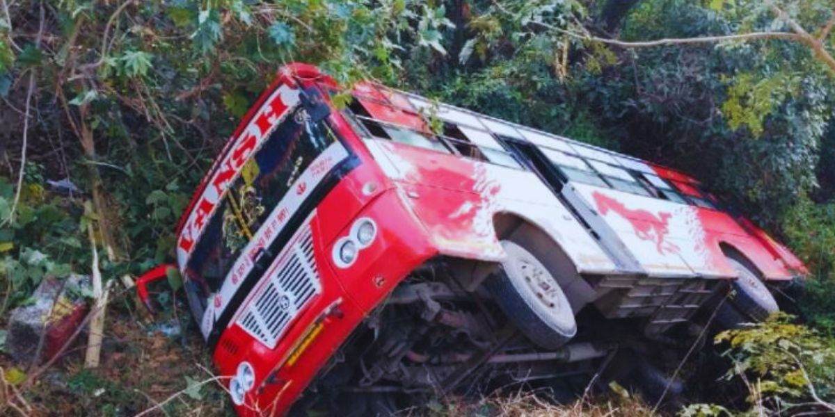 Private Bus Falls into Gorge in Chintpurni