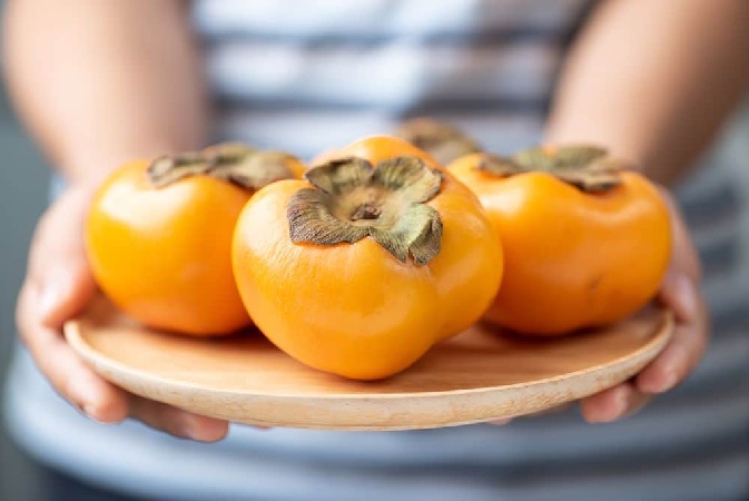 9 ways persimmons strengthen bones and improve eyesight