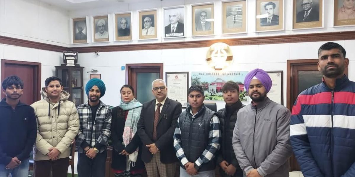 DAV College Jalandhar Red Ribbon Club and NSS Volunteers Visit Delhi