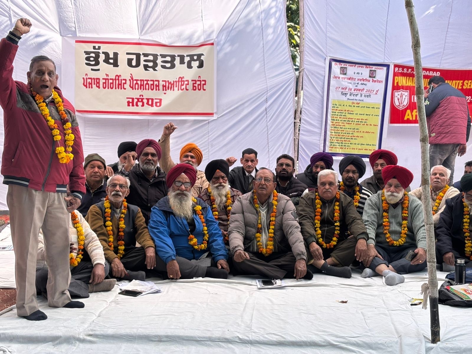 Punjab Employees and Pensioners Stage Hunger Strike Over Pending Demands, Announce Major Protest