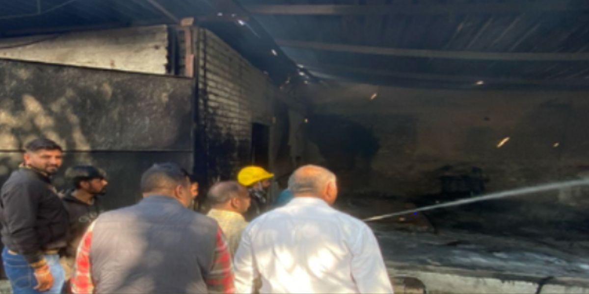 Massive Fire Breaks Out at Thermocol Factory in Jalandhar, Thick Smoke Engulfs Area