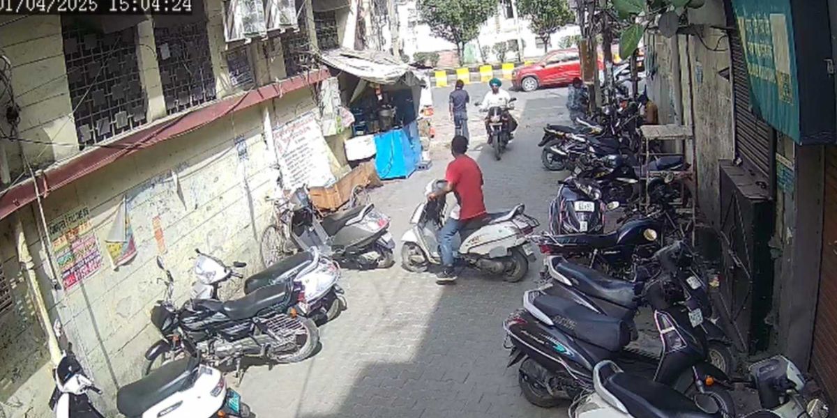 Activa Stolen in Broad Daylight from Dilkusha Market, Jalandhar â€“ Caught on CCTV