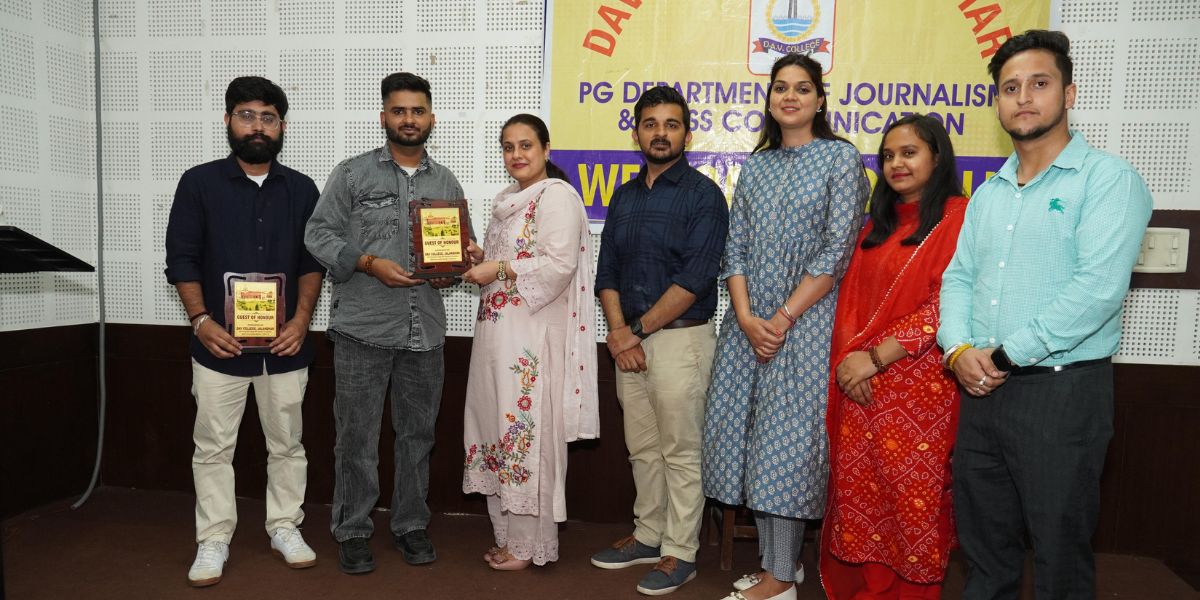 DAV College Jalandhar Hosts Vibrant Open Mic Event with Creative Adda, Winners Announced