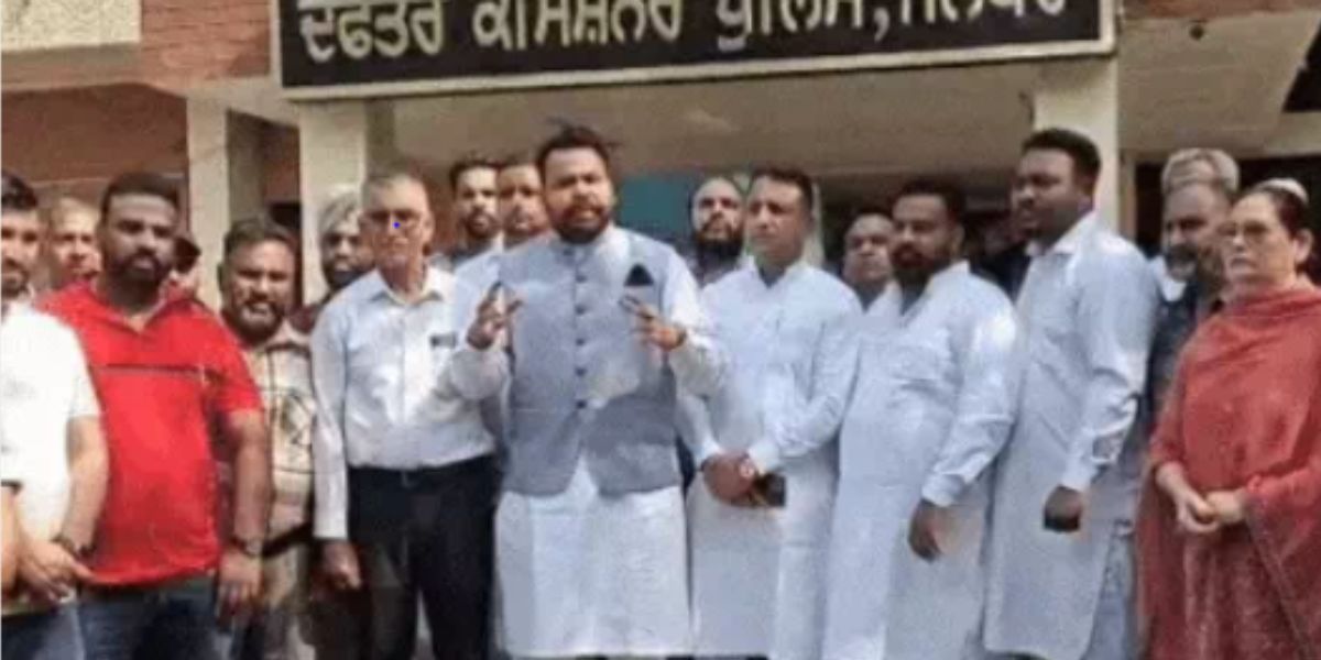 à¤ªà¤‚à¤œà¤¾à¤¬ à¤®à¥‡à¤‚ à¤«à¤¿à¤²à¥à¤® 'à¤œà¤¾à¤Ÿ' à¤µà¤¿à¤µà¤¾à¤¦à¥‹à¤‚ à¤®à¥‡à¤‚, à¤šà¤°à¥à¤š à¤¸à¥€à¤¨ à¤ªà¤° à¤ˆà¤¸à¤¾à¤ˆ à¤¸à¤®à¥à¤¦à¤¾à¤¯ à¤¨à¥‡ à¤œà¤¤à¤¾à¤ˆ à¤¨à¤¾à¤°à¤¾à¤œà¤—à¥€