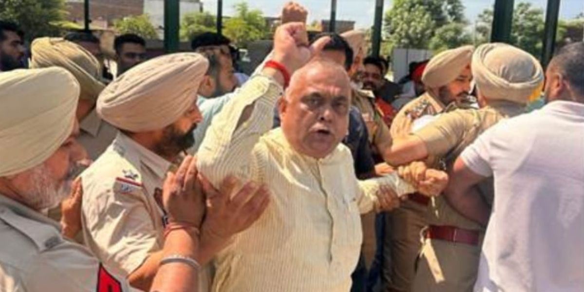 : BJP Leadersâ€™ Detention Sparks Protest in Jalandhar Over Closure of 39 Camps