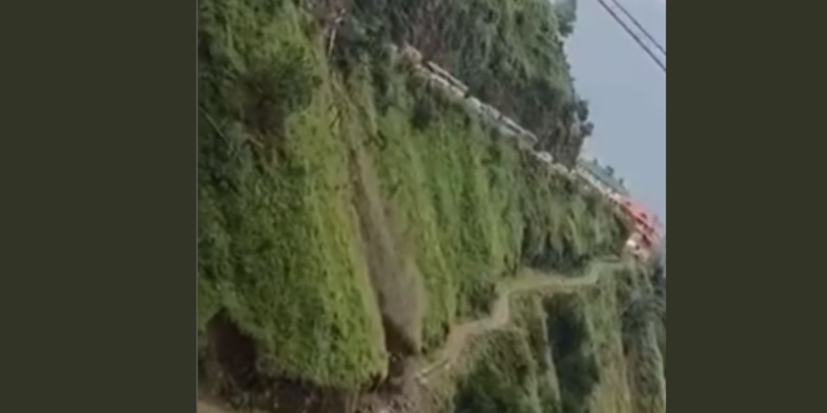 JCB Accident in Shimla: Bulldozer Plunges Into Gorge Amid Landslide During Monsoon