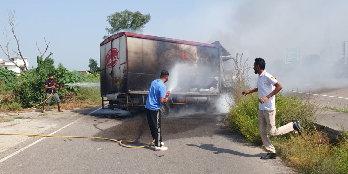 Bread Truck Catches Fire on Jalandhar Highway Near Goraya, Driver Escapes Unhurt