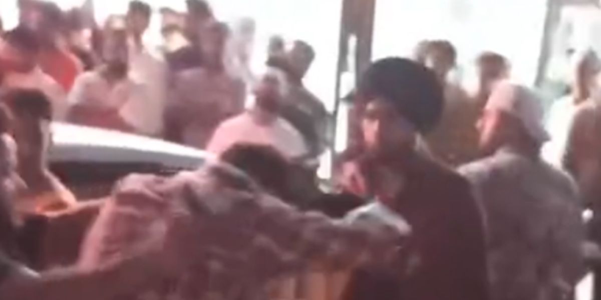 Jalandhar Mahavir Divan Scare: Ceiling Fan Falls During Event, Devotees Escape Unhurt