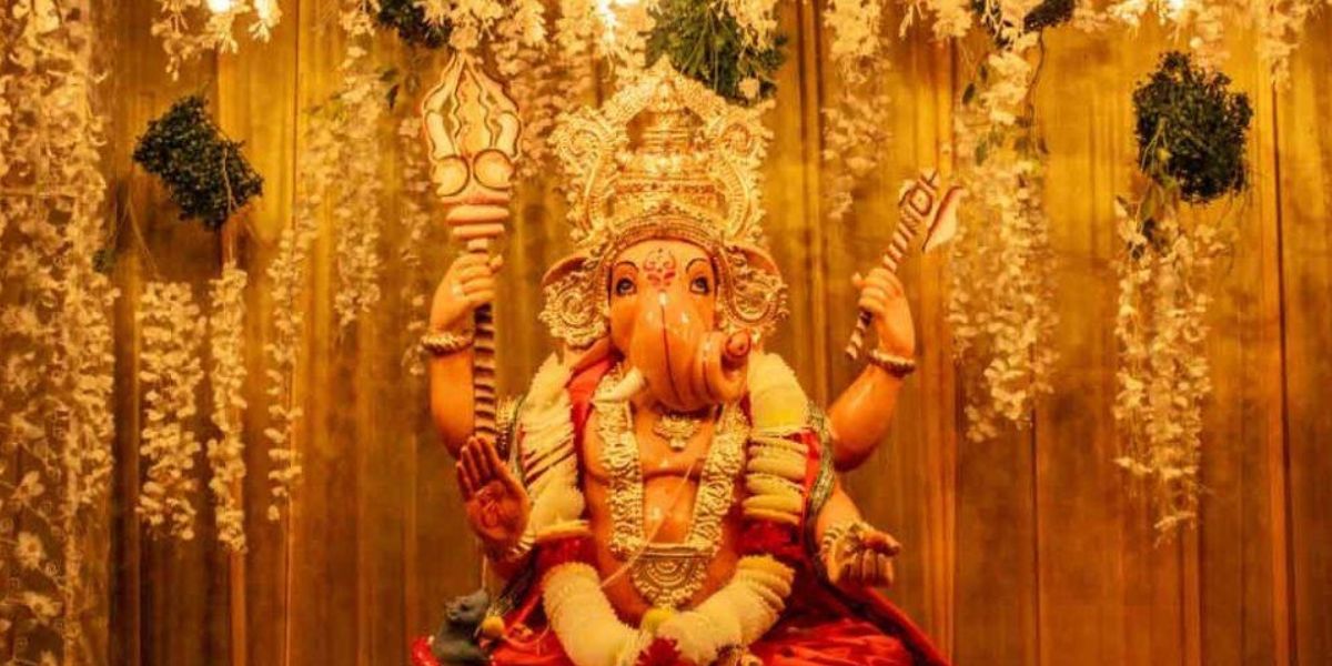 à¤†à¤œ à¤¸à¤•à¤° à¤šà¥Œà¤¥ à¤•à¤¾ à¤ªà¤°à¥à¤µ à¤¶à¥à¤°à¤¦à¥à¤§à¤¾ à¤”à¤° à¤†à¤¸à¥à¤¥à¤¾ à¤•à¥‡ à¤¸à¤¾à¤¥ à¤®à¤¨à¤¾à¤¯à¤¾ à¤—à¤¯à¤¾