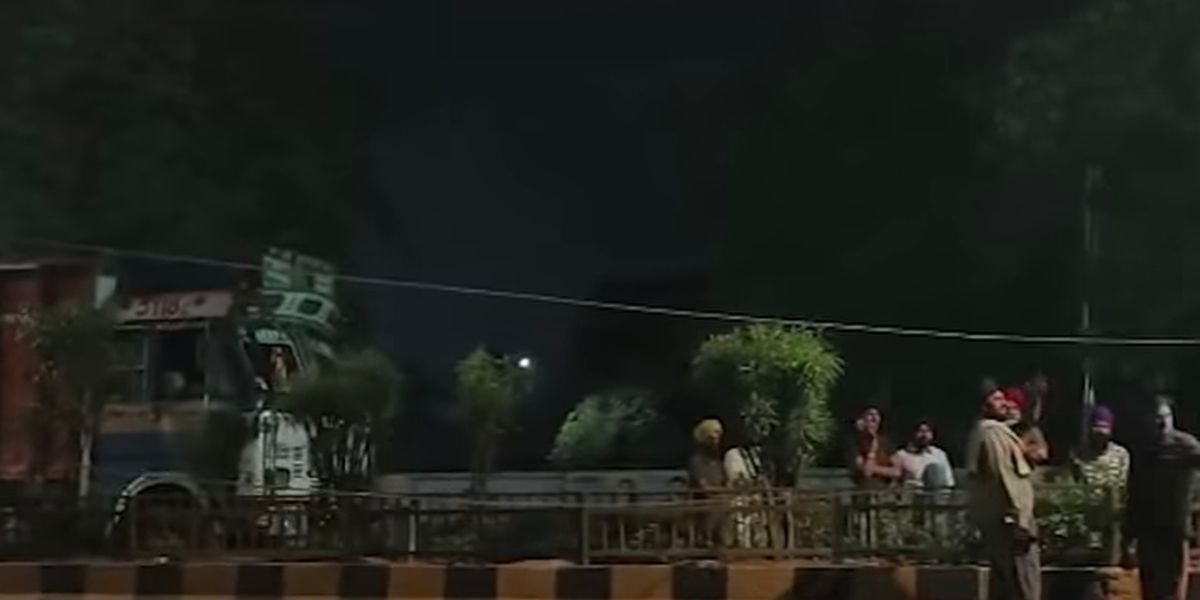 à¤œà¤¾à¤²à¤‚à¤§à¤° à¤®à¥‡à¤‚ à¤“à¤µà¤°à¤¹à¤¾à¤‡à¤Ÿ à¤Ÿà¥à¤°à¤• à¤•à¥€ à¤Ÿà¤•à¥à¤•à¤° à¤¸à¥‡ à¤¬à¤¿à¤œà¤²à¥€ à¤•à¤¾ à¤–à¤‚à¤­à¤¾ à¤Ÿà¥‚à¤Ÿà¤¾, BSF à¤šà¥Œà¤• à¤ªà¤° à¤Ÿà¥à¤°à¥ˆà¤«à¤¿à¤• à¤ à¤ª