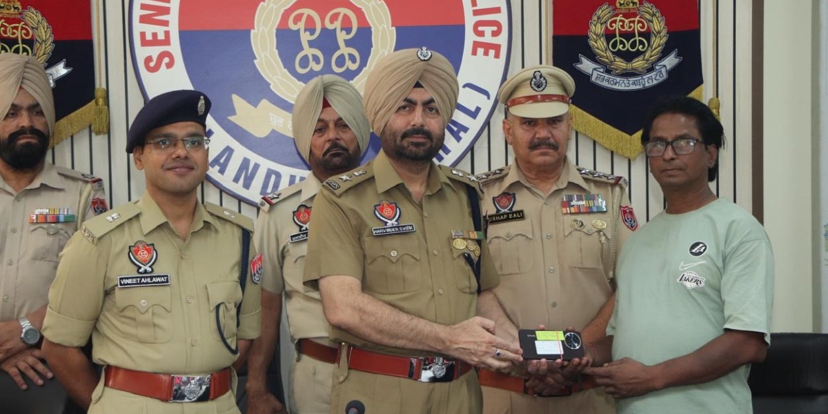 à¤œà¤¾à¤²à¤‚à¤§à¤° à¤—à¥à¤°à¤¾à¤®à¥€à¤£ à¤ªà¥à¤²à¤¿à¤¸ à¤•à¥€ à¤¬à¤¡à¤¼à¥€ à¤•à¤¾à¤°à¥à¤°à¤µà¤¾à¤ˆ: â‚¹25 à¤²à¤¾à¤– à¤•à¥‡ 120 à¤®à¥‹à¤¬à¤¾à¤‡à¤² à¤«à¥‹à¤¨ à¤¬à¤°à¤¾à¤®à¤¦