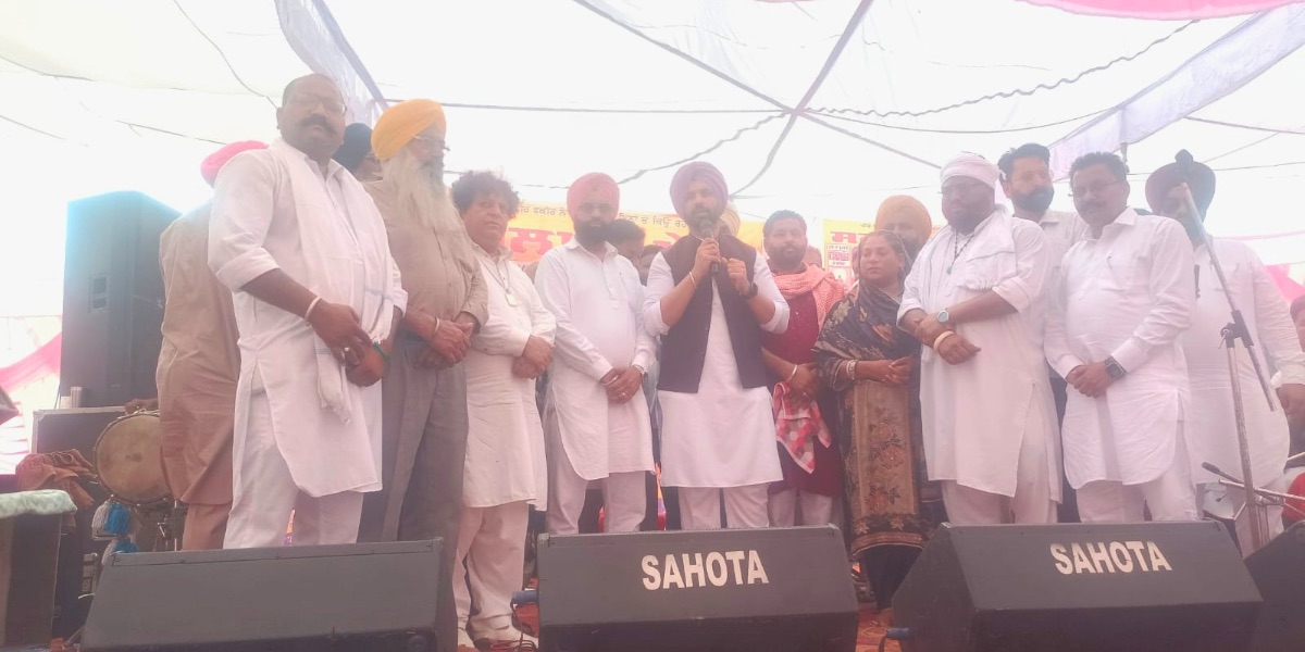 à¨ªà©€à¨° à¨¬à¨¾à¨¬à¨¾ à¨•à¨¾à¨¹à¨¨à©‡ à¨¸à¨¼à¨¾à¨¹ à¨¦à¨°à¨—à¨¾à¨¹ à¨¤à©‡ à¨¸à¨²à¨¾à¨¨à¨¾ à¨®à©‡à¨²à¨¾ à¨ªà¨¿à©°à¨¡ à¨¹à¨®à©€à¨°à¨¾ à¨µà¨¿à¨–à©‡ à¨¸à¨¼à¨°à¨§à¨¾ à¨¤à©‡ à¨§à©‚à¨®à¨§à¨¾à¨® à¨¨à¨¾à¨² à¨®à¨¨à¨¾à¨‡à¨†  à¨—à¨¿à¨†